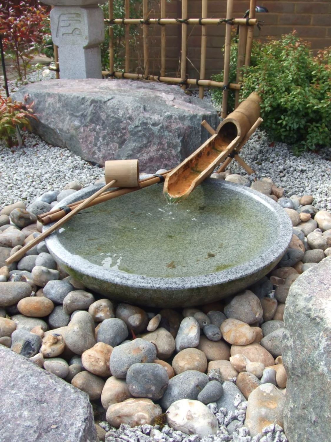 Water en bamboe zijn onmisbaar in een japanse tuin